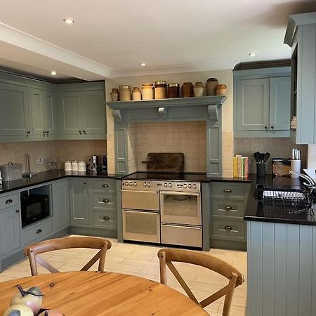 Holly Cottage, 2, Northbrook Park, Farnham-Up To 6 Adults Farnham  Exterior photo
