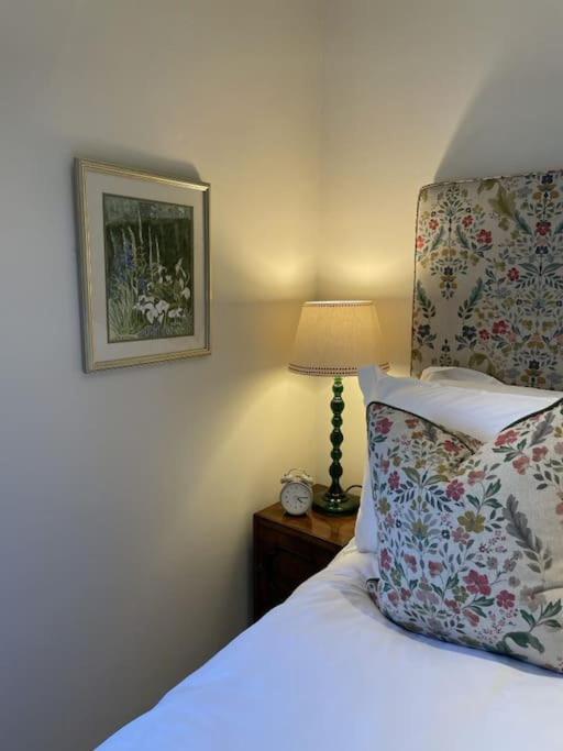 Holly Cottage, 2, Northbrook Park, Farnham-Up To 6 Adults Farnham  Exterior photo