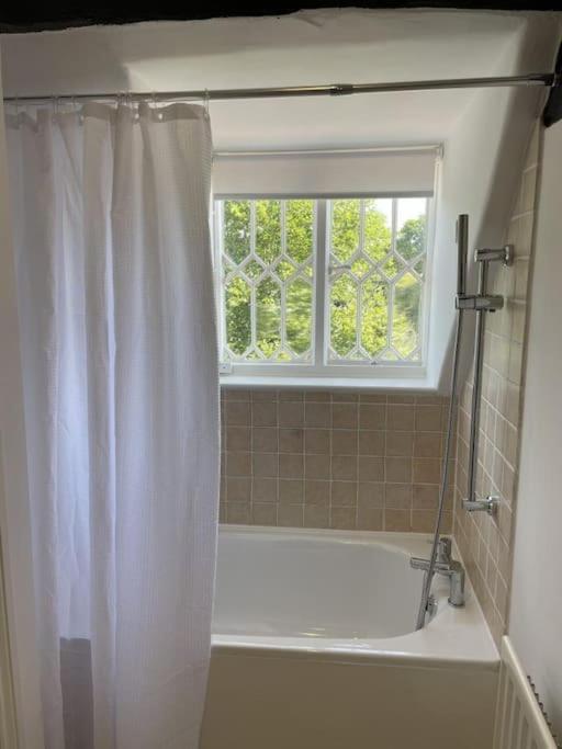 Holly Cottage, 2, Northbrook Park, Farnham-Up To 6 Adults Farnham  Exterior photo