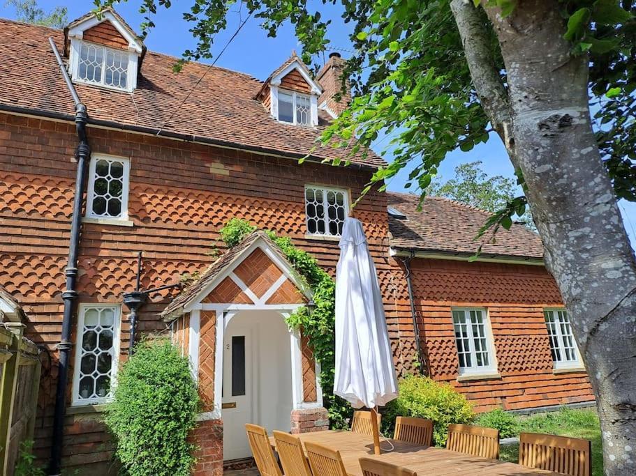 Holly Cottage, 2, Northbrook Park, Farnham-Up To 6 Adults Farnham  Exterior photo