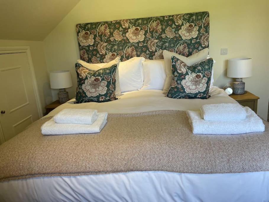 Holly Cottage, 2, Northbrook Park, Farnham-Up To 6 Adults Farnham  Exterior photo